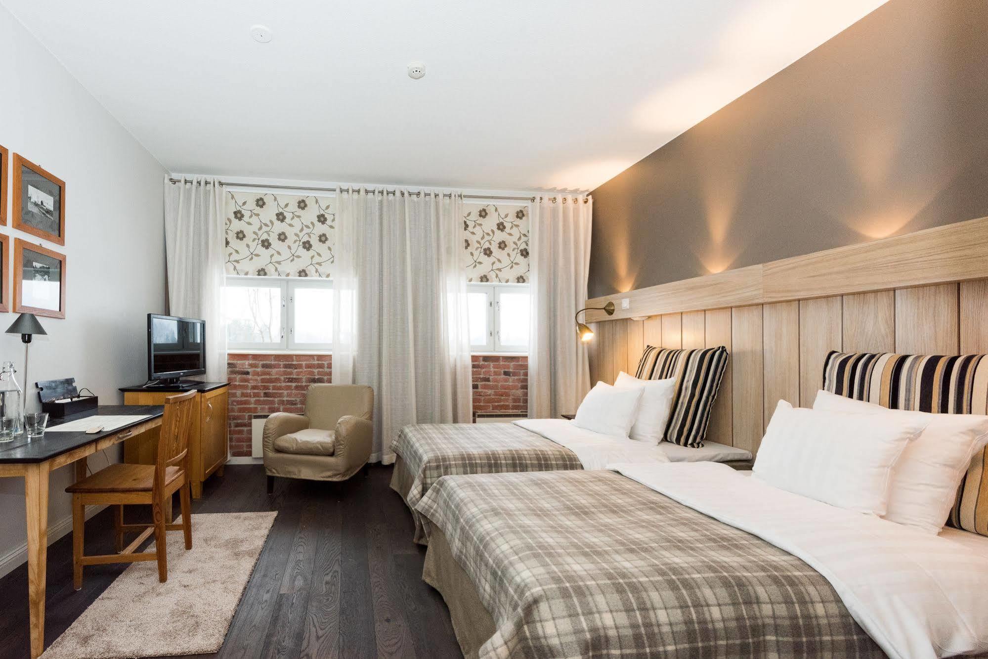 Hotel Krapi Tusby Eksteriør bilde